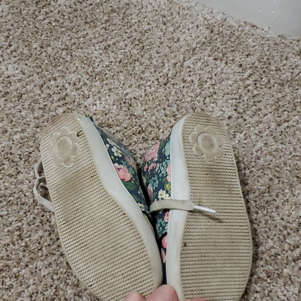 Floral shoes - Picture 2 of 2